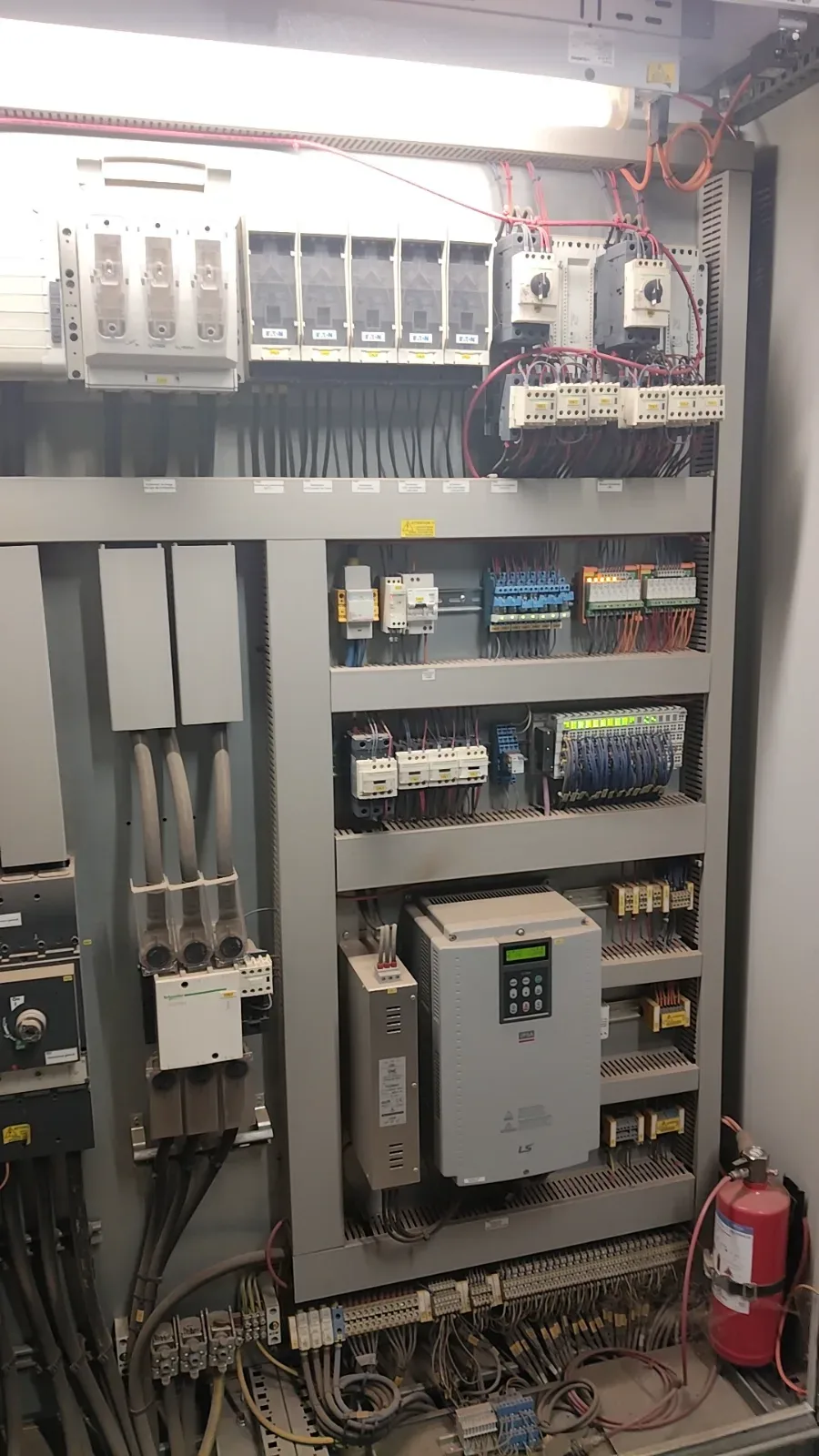 Armoire électrique équipée