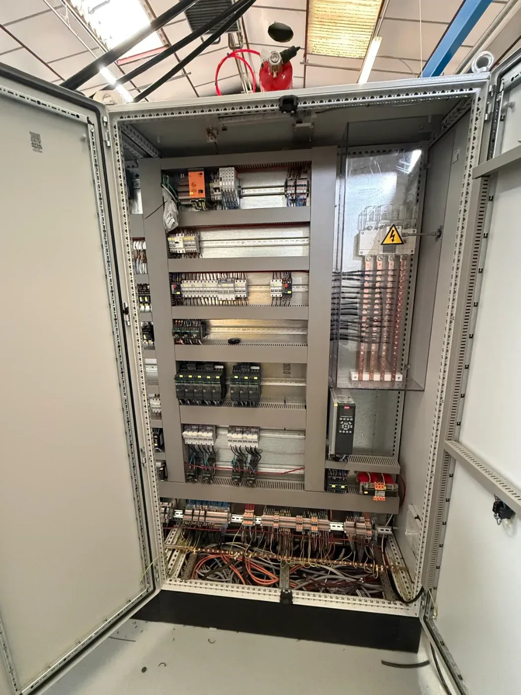 Intérieur Armoire électrique 1