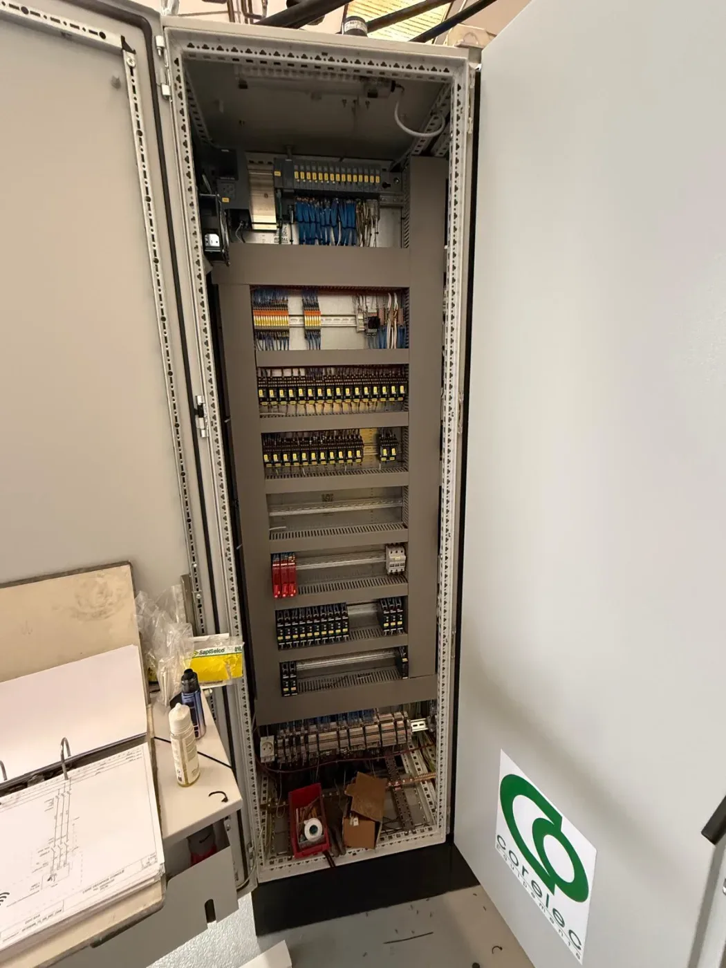Intérieur Armoire électrique 2
