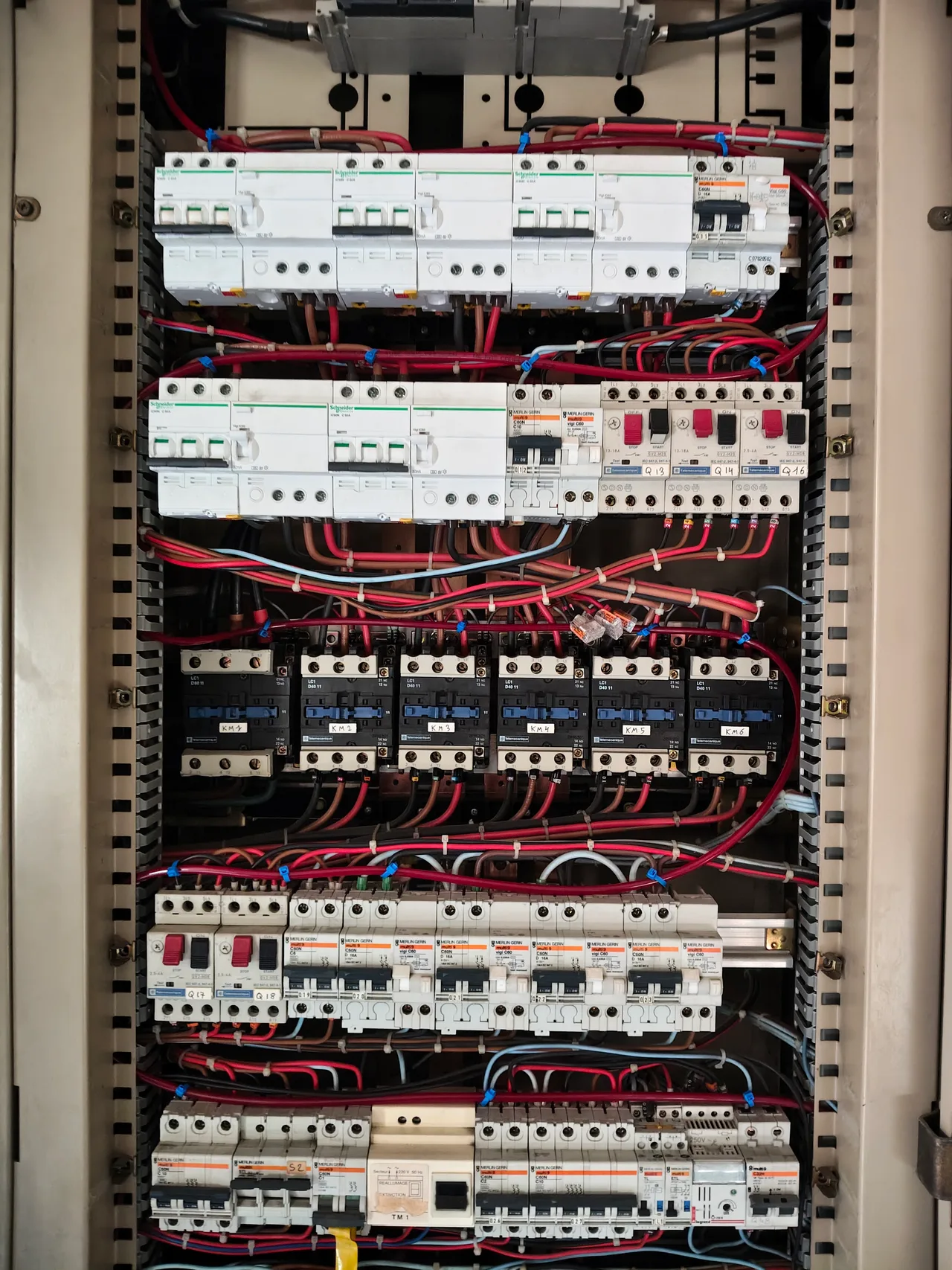 Armoire électrique sans goulottes 2