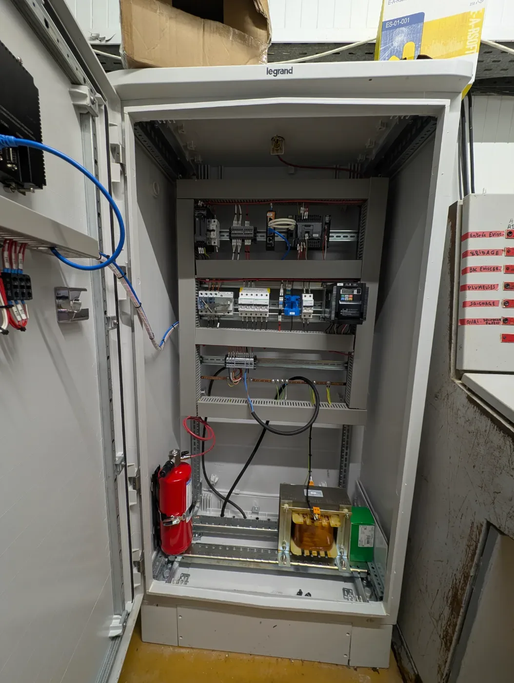 Installation du réservoir Reflexofeu à l'intérieur des armoires étanches