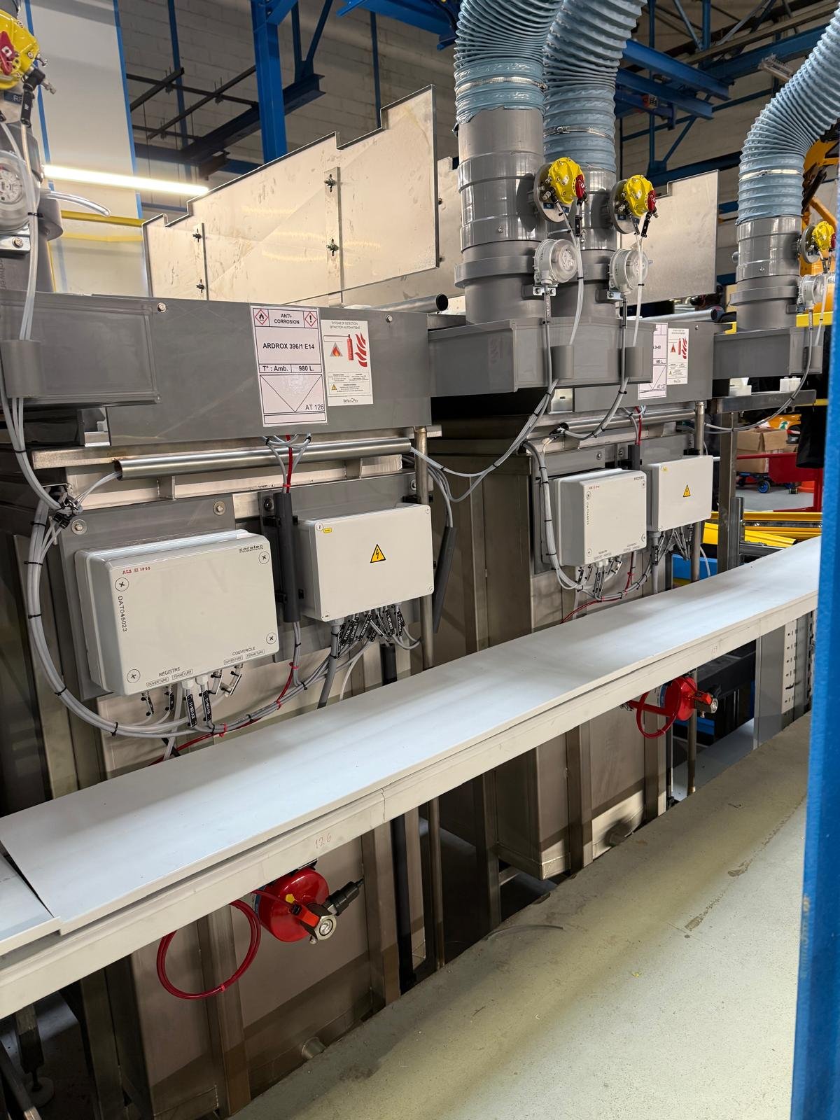 Installation Reflexofeu de protection incendie dans une armoire électrique industrielle