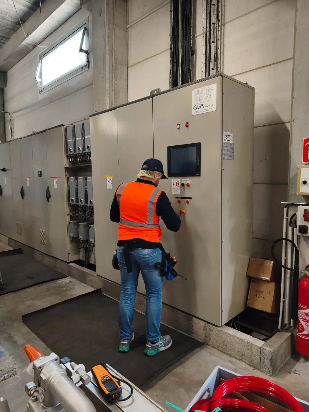 Finalisation d'une installation de systèmes de détection extinction dans une salle des machines